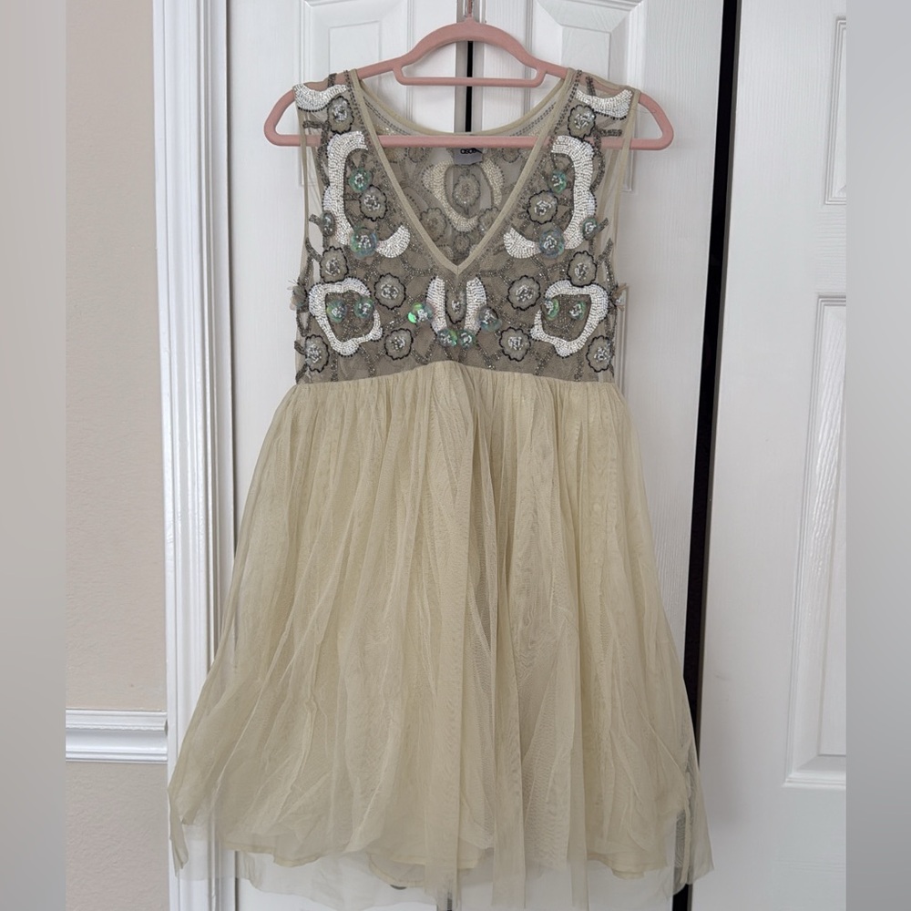 ASOS Cream and Silver Formal Dress Size 8 Worn Once